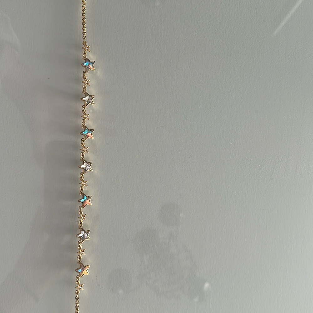 Gold tone star necklace shimmers